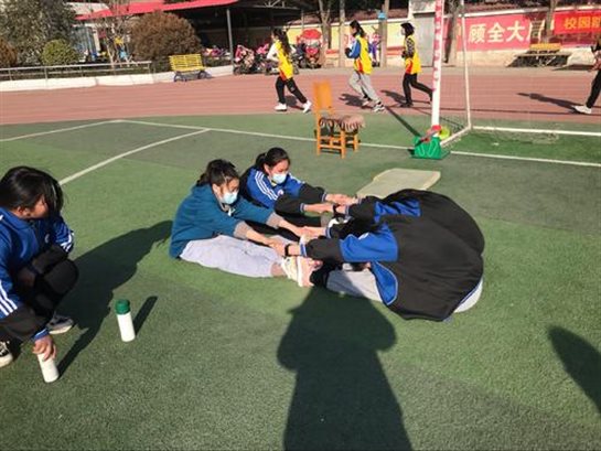 中学生体育课热身运动有哪些2