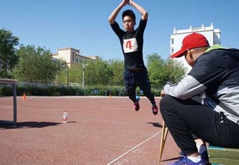 “C4gym广州惊奇—总结七年级体育立定跳远公开课”