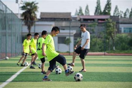 C4gym广州惊奇—小学体育优质课免费视频—足球