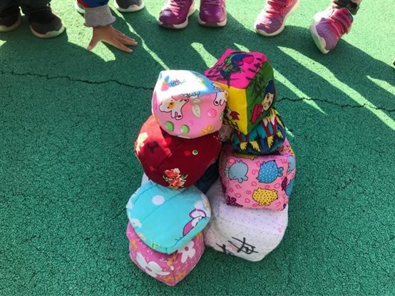 幼儿园小班智能体育课—玩沙包